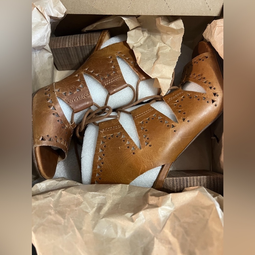 Lucky brand TAFIA HEEL size 7 - Picture 2 of 3